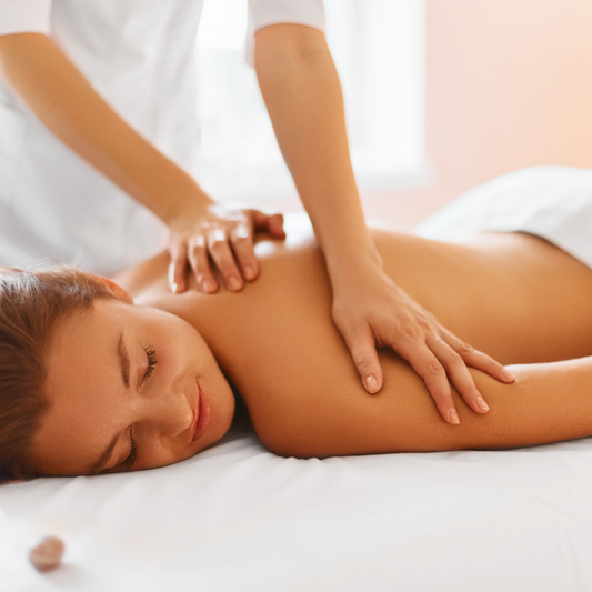 80 min Hidroterapia + Limpiezas Faciales Básicas min Dúo + Masajes de Relajación 50 min Dúo