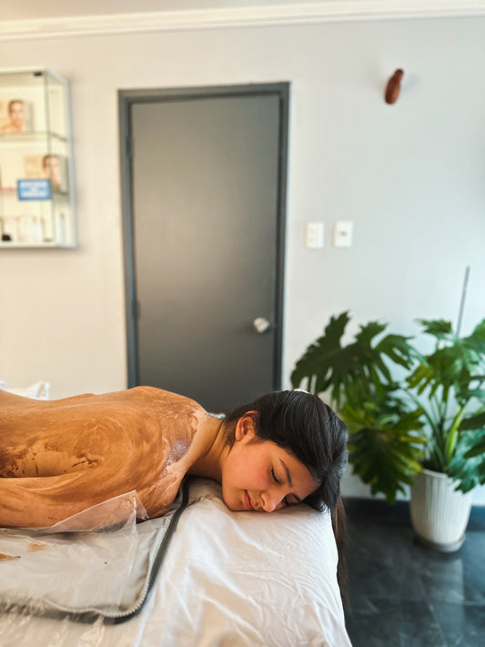 Chocolaterapia: Exfoliación corporal de chocolate + envolvimiento de chocolate + masaje de relajación hidratante (2 horas en total)