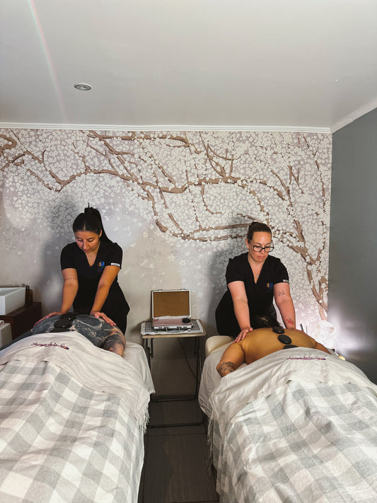 Experiencia San Valentín: Hidroterapia + Sauna & Masaje de Relajación con Piedras Calientes (Dúo)